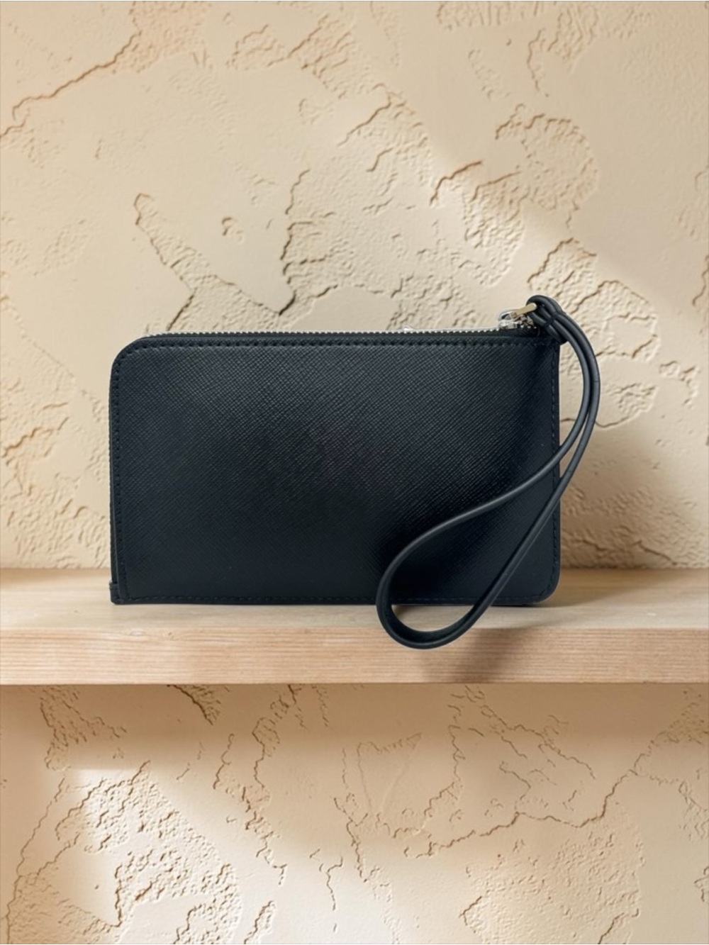 kate spade New York NWOT Black Saffiano Leather Wristlet with Gold Logo - Picture 2 of 3